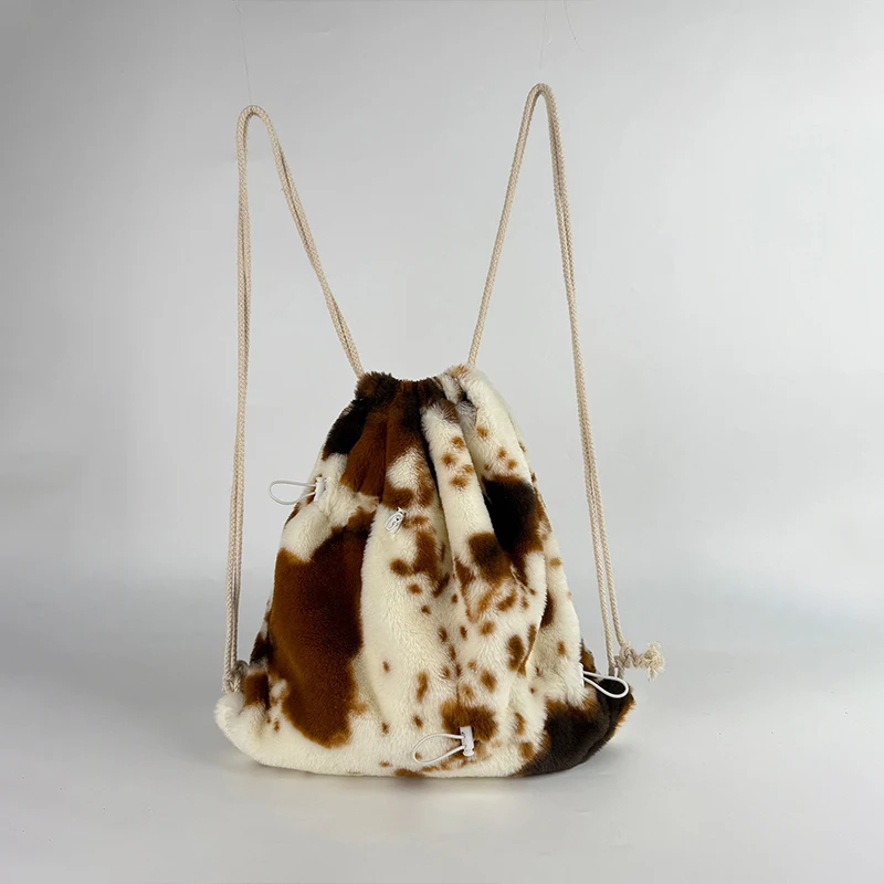 Модный рюкзак с коровьим принтом, роскошная большая сумка из искусственного меха с леопардовым принтом, студенческая повседневная школьная сумка, большая вместительная сумка для хранения на шнурке
Модный рюкзак с коровьим принтом, роскошная большая сумка из искусственного меха с леопардовым принтом, студенческая повседневная школьная сумка, большая вместительная сумка для хранения на шнурке