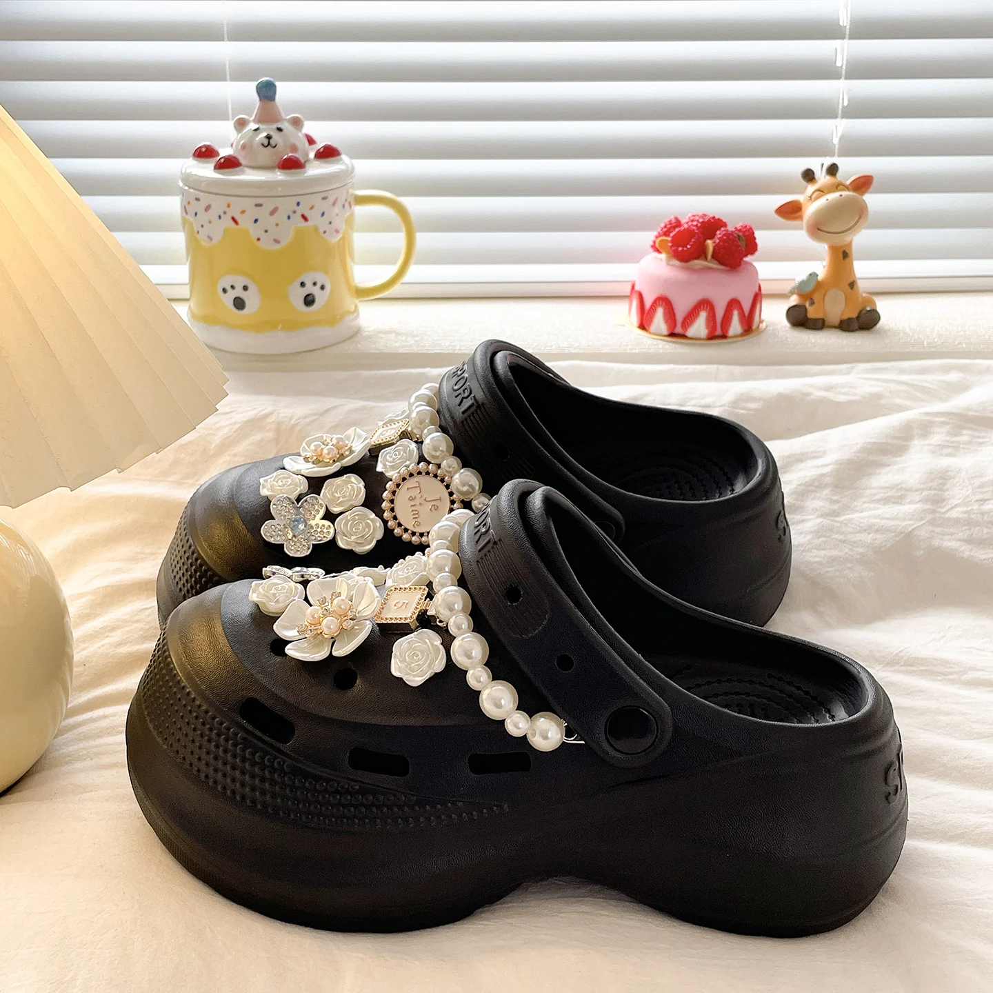 New Fashion Thick Bottom Hole Shoe Women's Garden Shoes Outdoor Anti-slip Sandals Comfortable Breathable Slippers for Beach
New Fashion Thick Bottom Hole Shoe Women's Garden Shoes Outdoor Anti-slip Sandals Comfortable Breathable Slippers for Beach