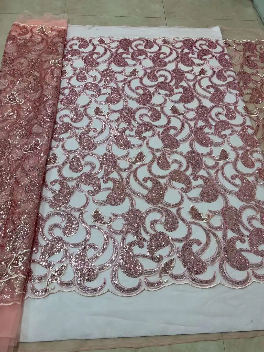 Popular Beads embroidery With sequins French tulle yarn fabric High quality African Nigeria lace For Evening dresses Weddings
Popular Beads embroidery With sequins French tulle yarn fabric High quality African Nigeria lace For Evening dresses Weddings