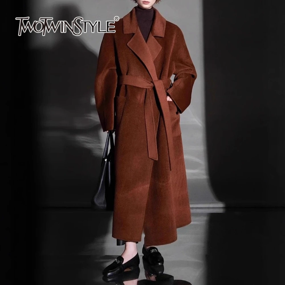 TWOTWINSTYLE однотонные темпераментные пальто на шнуровке для женщин с лацканами и длинными рукавами, лоскутные карманы, модное шерстяное пальто, женское новое
TWOTWINSTYLE однотонные темпераментные пальто на шнуровке для женщин с лацканами и длинными рукавами, лоскутные карманы, модное шерстяное пальто, женское новое