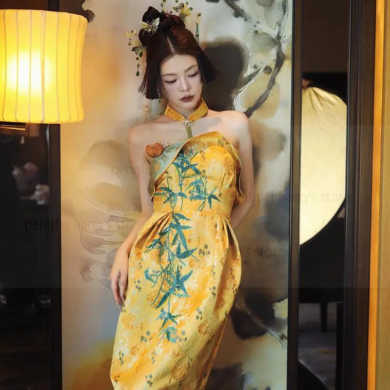 New Chinese Wedding Dress Yellow Halter Chesongam Luxury Mermaid Robe De Soiree Lady Sexy Vestidos De Festa Banquet Gown
New Chinese Wedding Dress Yellow Halter Chesongam Luxury Mermaid Robe De Soiree Lady Sexy Vestidos De Festa Banquet Gown