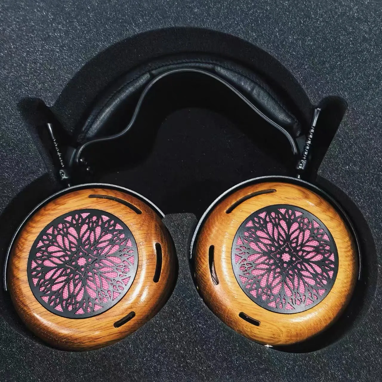 Original open-type headphones, with an impedance of 300 ohms, flagship-level open-type dynamic coil high-fidelity headphones
Original open-type headphones, with an impedance of 300 ohms, flagship-level open-type dynamic coil high-fidelity headphones