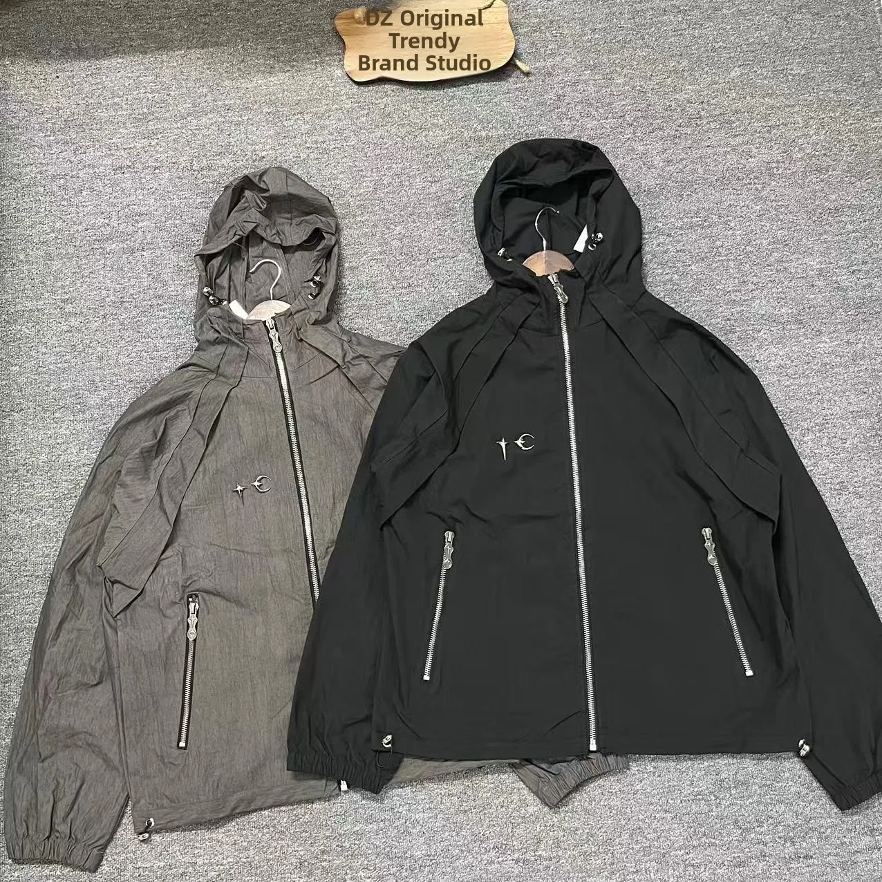 Thug Club TC Moon Star Metal High Street VIBE Hooded Jacket Anti Wind Sun Protection Long Sleeve Zipper Casual Style Men's Coat
Thug Club TC Moon Star Metal High Street VIBE Hooded Jacket Anti Wind Sun Protection Long Sleeve Zipper Casual Style Men's Coat