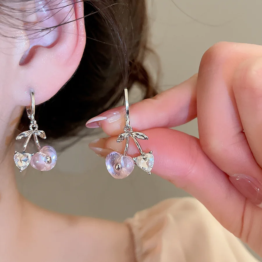 Sweet Cherry Shaped Pendant Hoop Earrings for Women Pink Resin Rhinestones Ear Buckless Trendy Party Dating Jewelry Holiday
Sweet Cherry Shaped Pendant Hoop Earrings for Women Pink Resin Rhinestones Ear Buckless Trendy Party Dating Jewelry Holiday