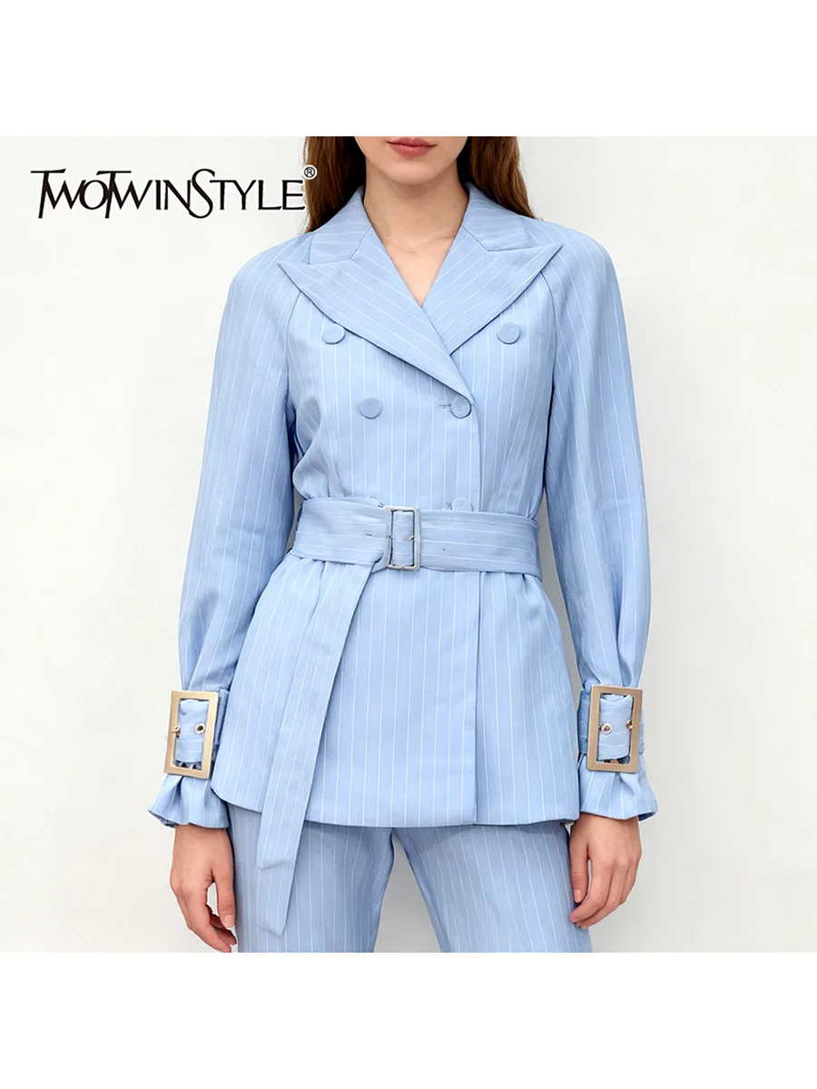TWOTWINSTYLE полосатые сращенные ремни модные блейзеры для женщин с лацканами и длинными рукавами лоскутный двубортный пиджак женская одежда 
TWOTWINSTYLE полосатые сращенные ремни модные блейзеры для женщин с лацканами и длинными рукавами лоскутный двубортный пиджак женская одежда