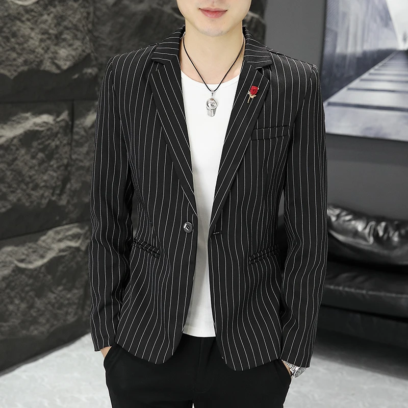Повседневный мужской костюм в полоску, корейский стиль, молодежный, приталенный, осенний, цельный, с длинным рукавом, модная повседневная одежда
Повседневный мужской костюм в полоску, корейский стиль, молодежный, приталенный, осенний, цельный, с длинным рукавом, модная повседневная одежда