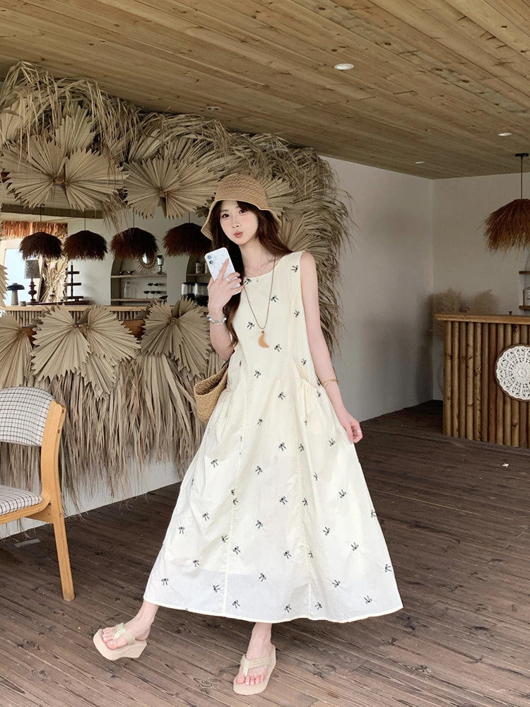 Summer 2026 Chic Beach Vacation Style Loose Knot Embroidered Vest Dress Long Skirt Women's Fashion Casual Loose Fit
Summer 2026 Chic Beach Vacation Style Loose Knot Embroidered Vest Dress Long Skirt Women's Fashion Casual Loose Fit
