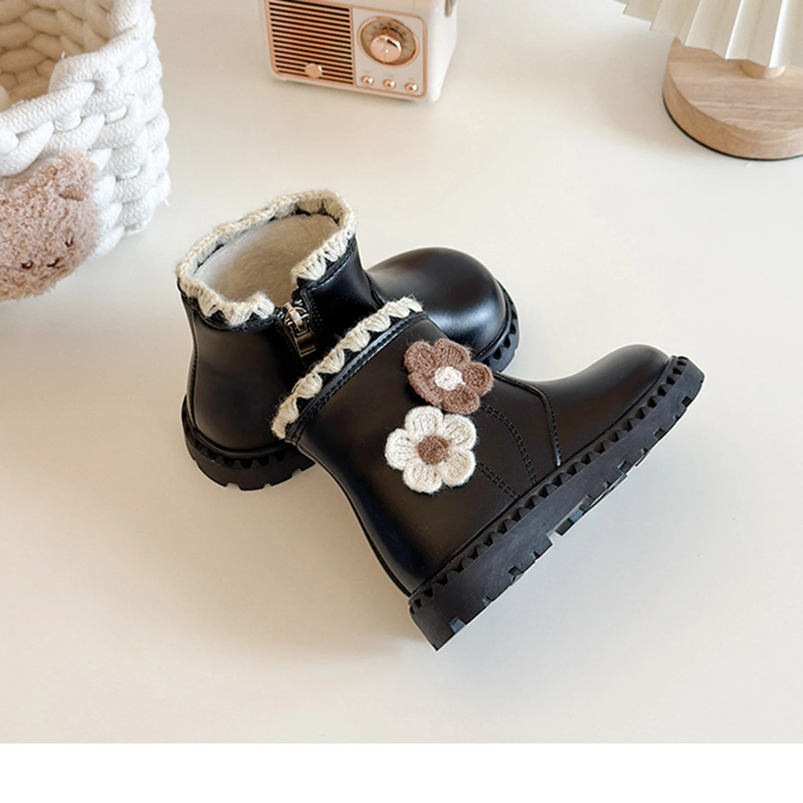 Kids Winter Fleece-Lined Short Boots Cute Flower Decor Side Zip Round-Toe Cotton Boots Outdoor Fashion Warm Thick Snow Boots
Kids Winter Fleece-Lined Short Boots Cute Flower Decor Side Zip Round-Toe Cotton Boots Outdoor Fashion Warm Thick Snow Boots