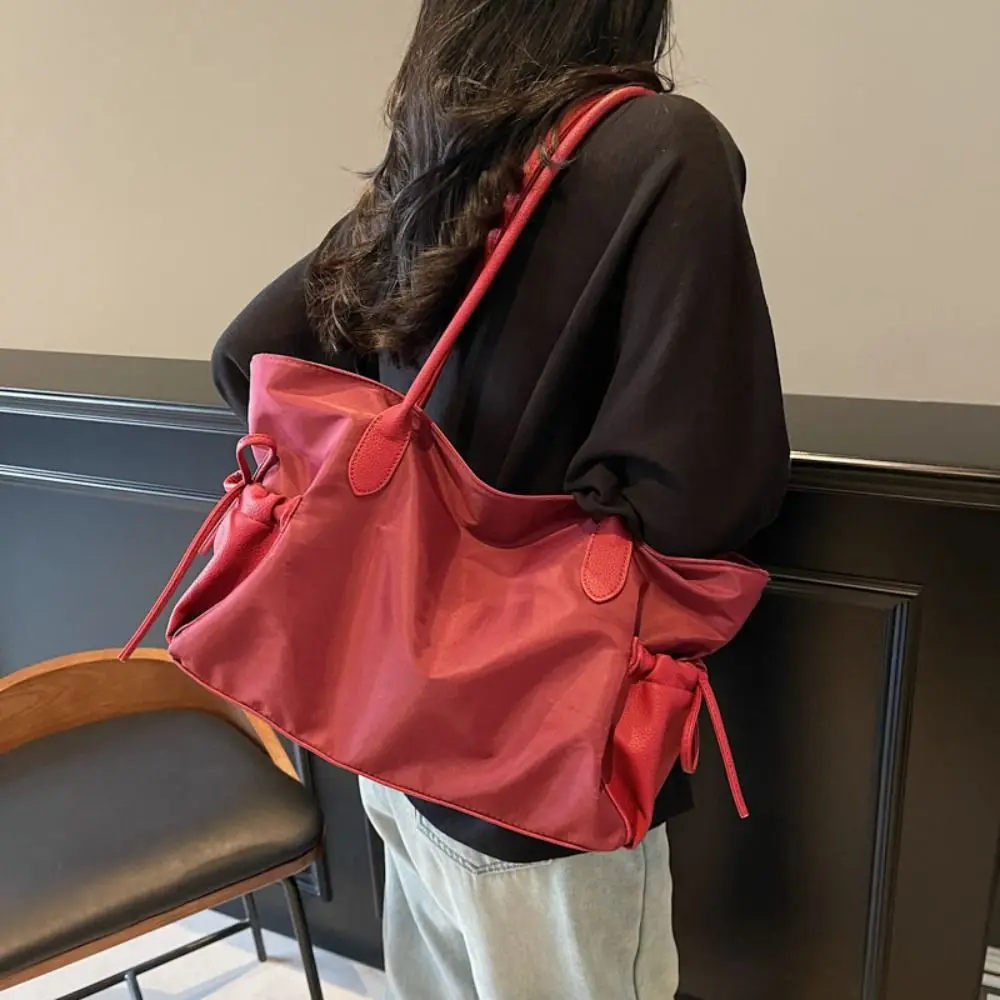 Литературная повседневная нейлоновая сумка на плечо на молнии, легкая сумка в корейском стиле, большая вместительная сумка для подмышек, отпуск
Литературная повседневная нейлоновая сумка на плечо на молнии, легкая сумка в корейском стиле, большая вместительная сумка для подмышек, отпуск