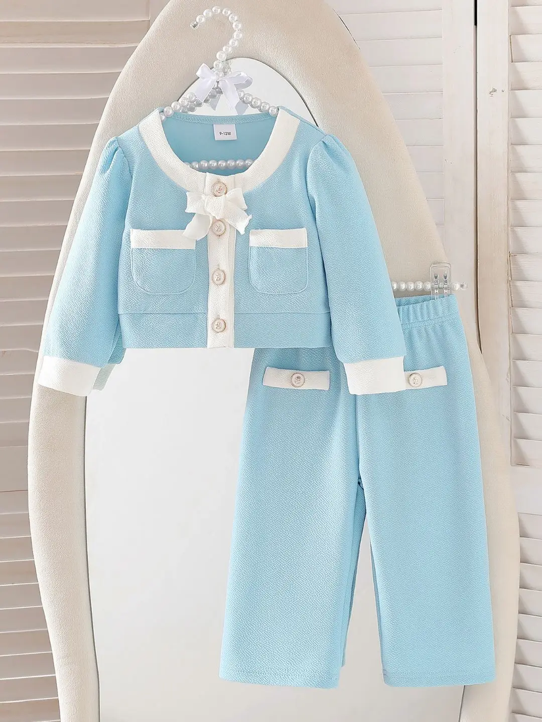 Baby girl autumn elegant style two-piece set, light blue small fragrance butterfly bow top, same color pants
Baby girl autumn elegant style two-piece set, light blue small fragrance butterfly bow top, same color pants