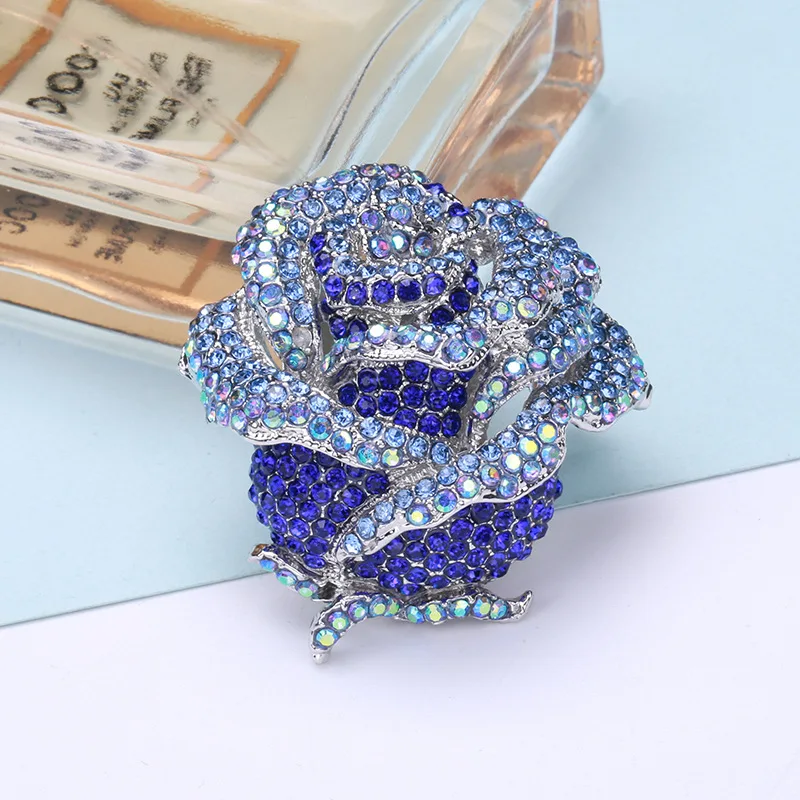 New Water Diamond Rose Brooch, Ladies' Blue Seductive Flower Pin, Wedding Banquet Party Decoration, Jewelry Gift
New Water Diamond Rose Brooch, Ladies' Blue Seductive Flower Pin, Wedding Banquet Party Decoration, Jewelry Gift