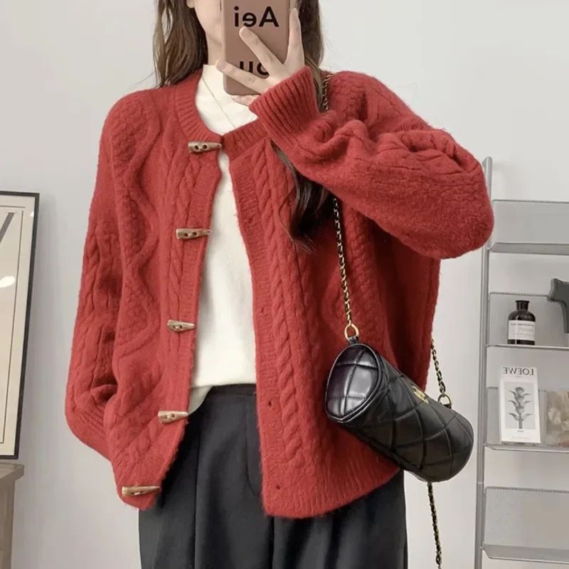 Women Loose Casual Horn Button Fisherman Sweater New O-Neck Knit Cable Jumper Autumn Winter Knit Cardigans New Year's Clothing
Women Loose Casual Horn Button Fisherman Sweater New O-Neck Knit Cable Jumper Autumn Winter Knit Cardigans New Year's Clothing