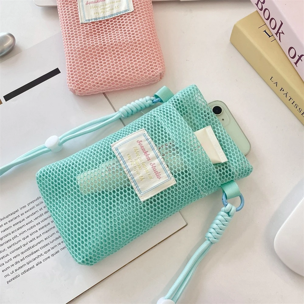 Милая и свежая женская сумка для мобильного телефона, лето 2022, новый стиль, милая мини-сумка через плечо, сетчатая портативная косметичка
Милая и свежая женская сумка для мобильного телефона, лето 2022, новый стиль, милая мини-сумка через плечо, сетчатая портативная косметичка
