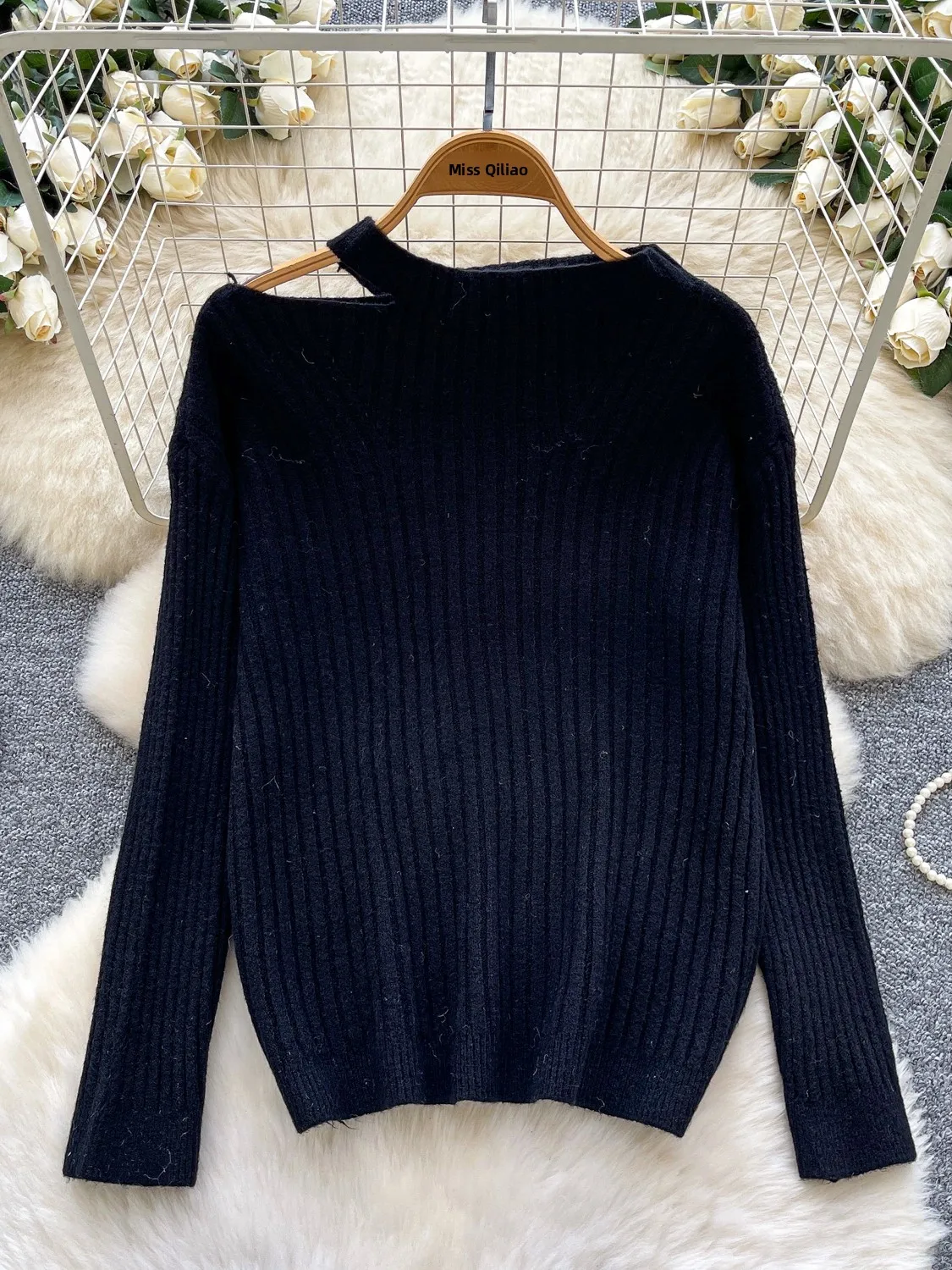 Повседневный свободный женский вязаный свитер с плечами, весенний ранний сезон, удобный универсальный круглый длинный свитер для похудения...
Повседневный свободный женский вязаный свитер с плечами, весенний ранний сезон, удобный универсальный круглый длинный свитер для похудения...