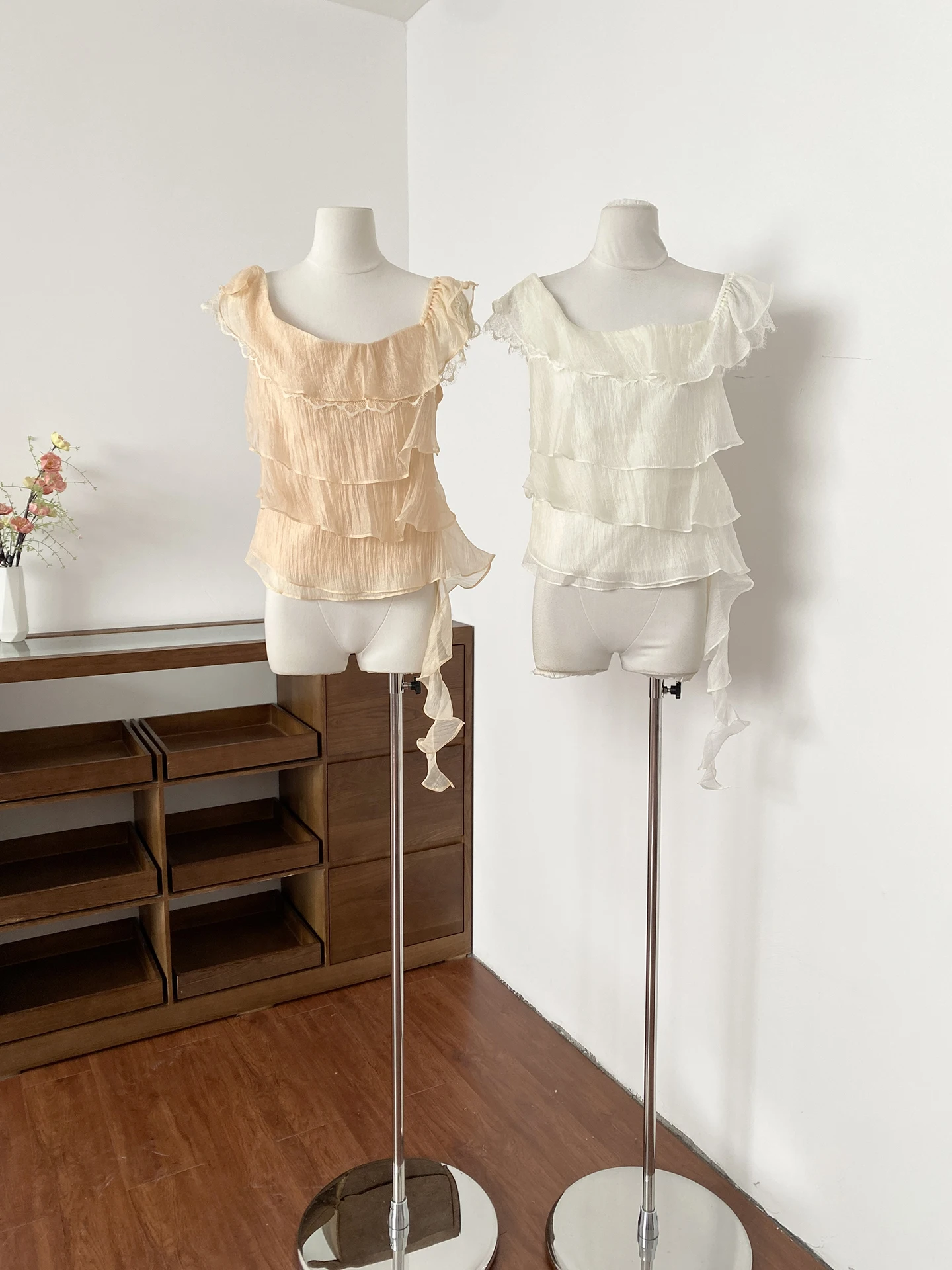 Elegant Sweet Style Summer New Gentle Breeze Casual Versatile Lace Trim Shirt Chic Top for Women Polyester Fiber Short Sleeve
Elegant Sweet Style Summer New Gentle Breeze Casual Versatile Lace Trim Shirt Chic Top for Women Polyester Fiber Short Sleeve