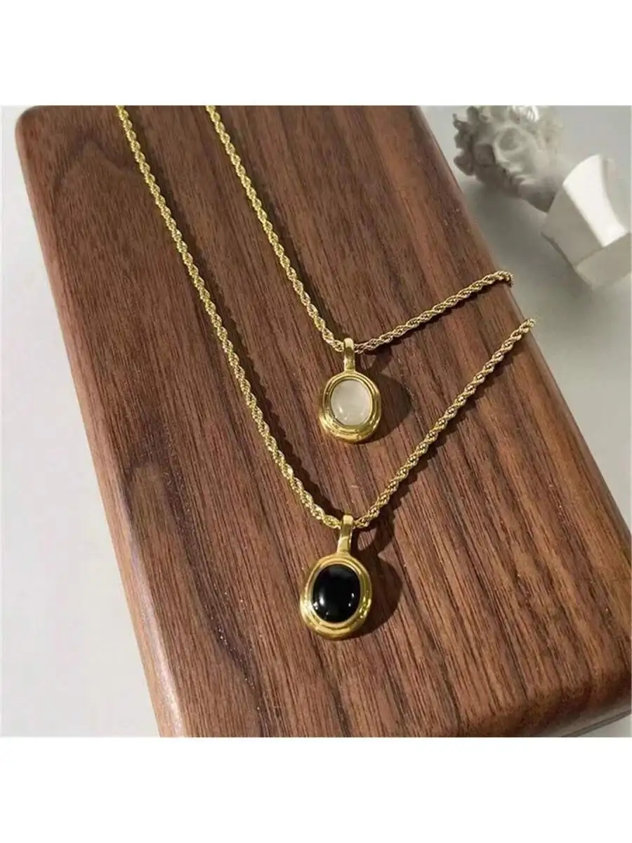Oval Black And White Gemstone Pendant Necklace In 18K Gold Plated Stainless Steel For Unisex Vintage Couple Jewelry Gift
Oval Black And White Gemstone Pendant Necklace In 18K Gold Plated Stainless Steel For Unisex Vintage Couple Jewelry Gift