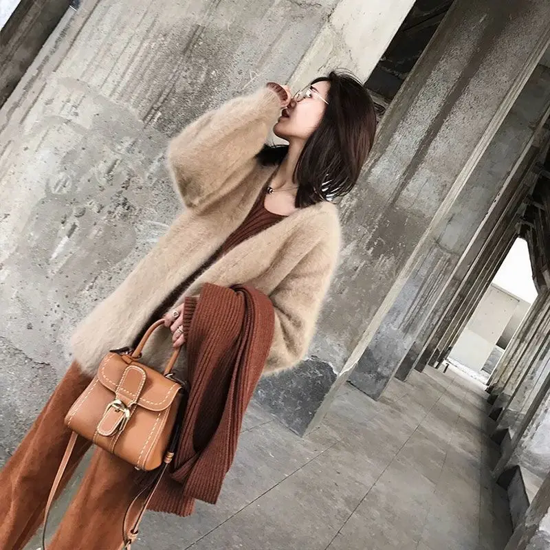 2025 New Faux Mink Knit Cardigan Women's Coat Fall Winter Loose Mid-Length Lazy Style Luxury Feel Outerwear
2025 New Faux Mink Knit Cardigan Women's Coat Fall Winter Loose Mid-Length Lazy Style Luxury Feel Outerwear