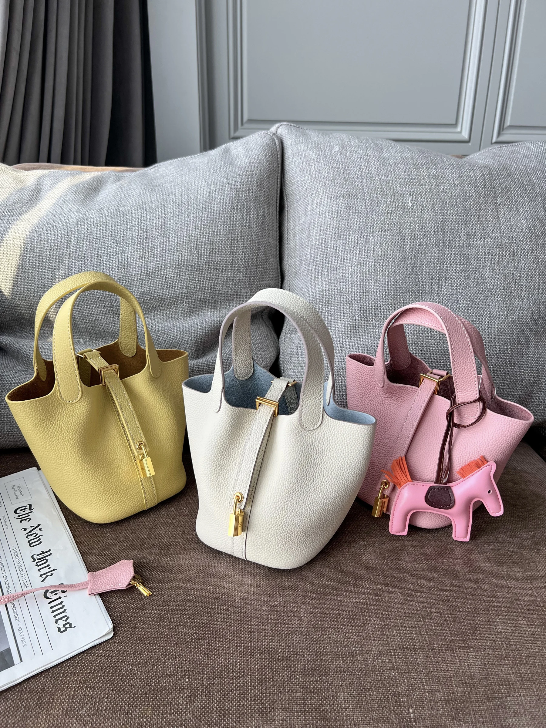 Повседневная кожаная сумка-ведро, женская сумка, верхний слой из воловьей кожи, мягкая ручка, однотонная модная сумка небольшого размера 
Повседневная кожаная сумка-ведро, женская сумка, верхний слой из воловьей кожи, мягкая ручка, однотонная модная сумка небольшого размера