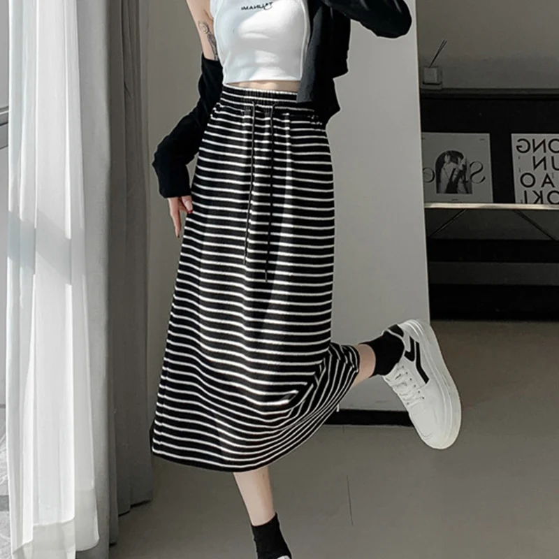 Spring Autumn New Striped Mid-Length Skirts Women After Split Design A-Line Skirt Korean Casual Streetwear One-Step Skirt Female
Spring Autumn New Striped Mid-Length Skirts Women After Split Design A-Line Skirt Korean Casual Streetwear One-Step Skirt Female