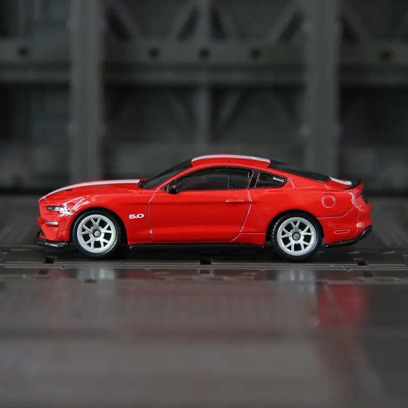 CCA 1:64 Ford Mustang 2018, модель суперкара из сплава GT, статический автомобиль, можно подарить в качестве подарка на день рождения для детей 
CCA 1:64 Ford Mustang 2018, модель суперкара из сплава GT, статический автомобиль, можно подарить в качестве подарка на день рождения для детей