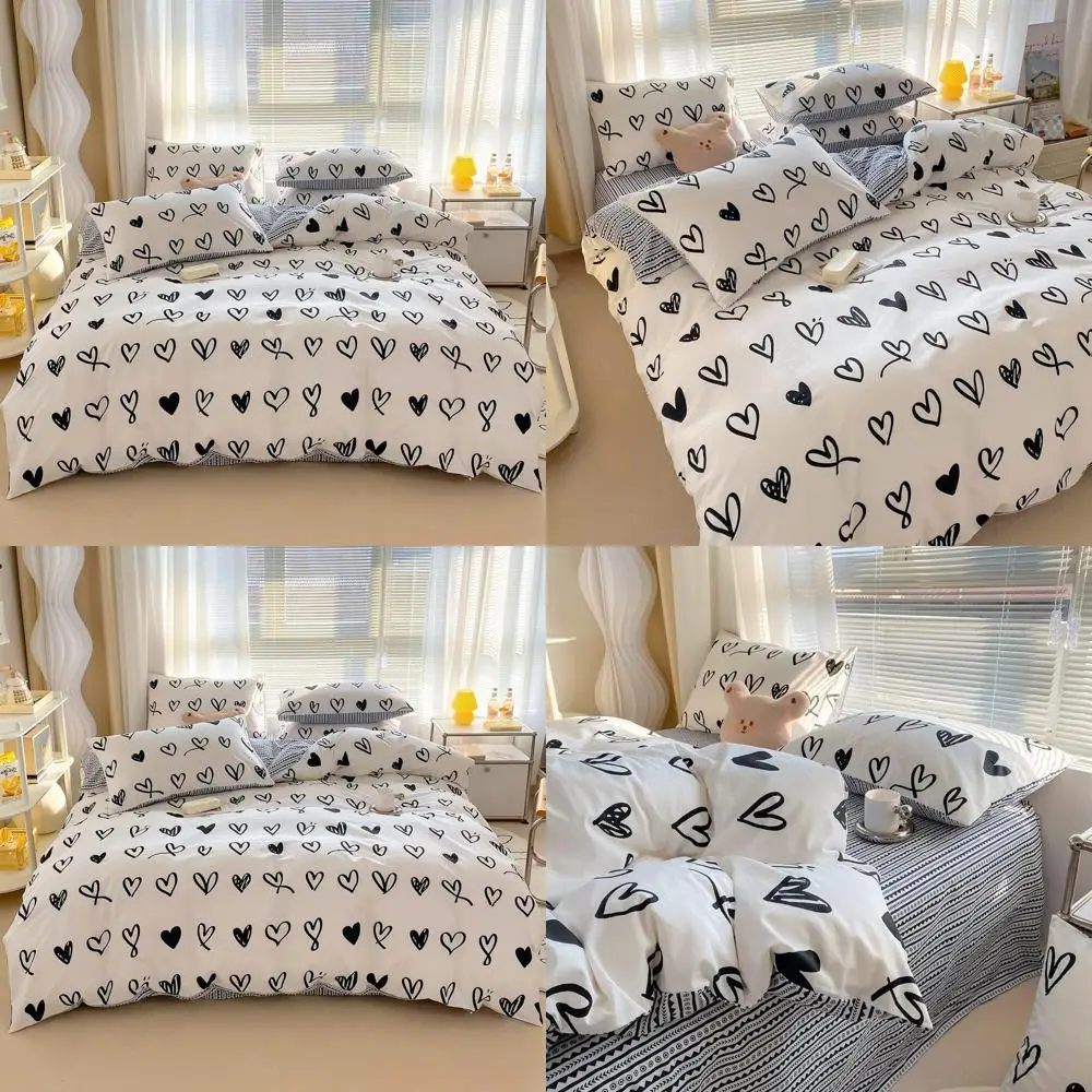 Комплект детского постельного белья размера «Queen» из хлопка с черно-белым узором в виде сердец, включает одеяло и 2 наволочки
Комплект детского постельного белья размера «Queen» из хлопка с черно-белым узором в виде сердец, включает одеяло и 2 наволочки