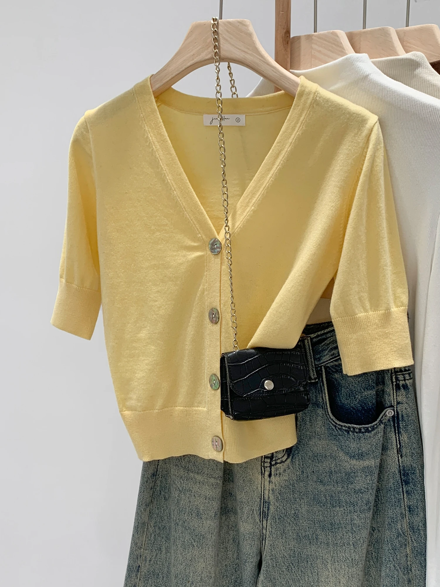 Slim Fit V-Neck Mid-Sleeve Knitted Open Cardigan Women's Fashion Summer New Style Short Top Soft Nylon Blend Regular Sleeve
Slim Fit V-Neck Mid-Sleeve Knitted Open Cardigan Women's Fashion Summer New Style Short Top Soft Nylon Blend Regular Sleeve
