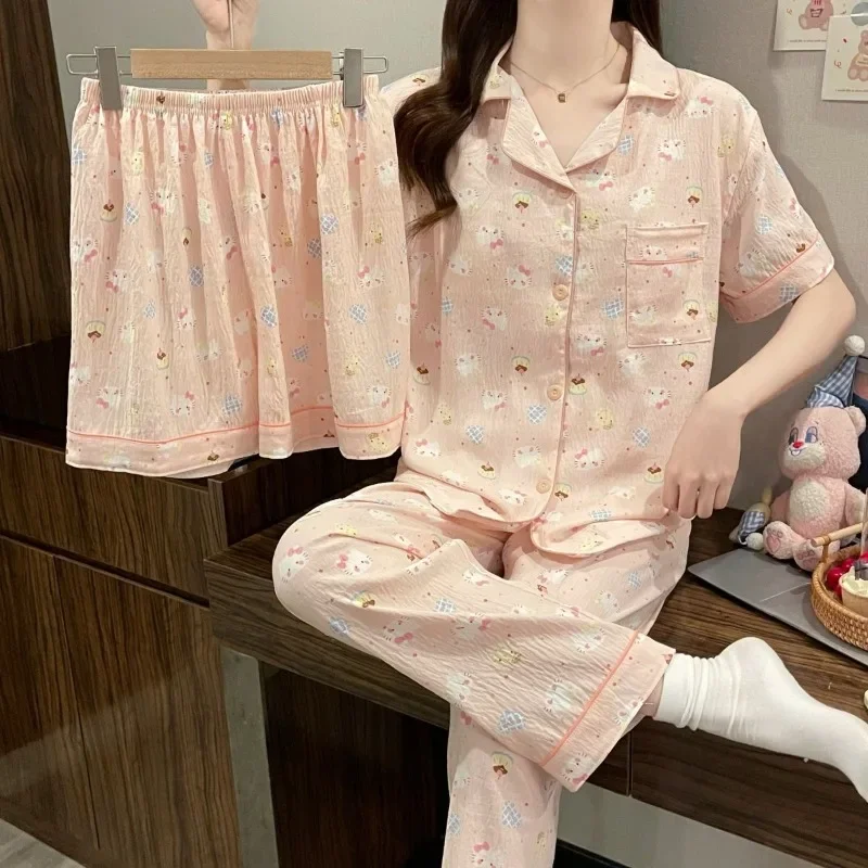 Лето 2029, милые хлопковые шорты из трех предметов с короткими рукавами Hello Kitty, длинные брюки, женские пижамы Hello Kitty
Лето 2029, милые хлопковые шорты из трех предметов с короткими рукавами Hello Kitty, длинные брюки, женские пижамы Hello Kitty