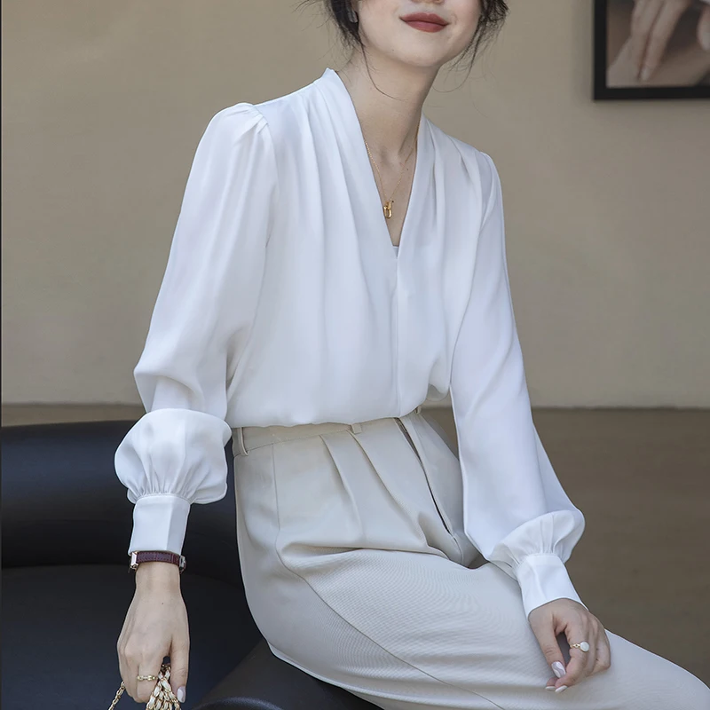 2025 New Elegant Satin Women's White Blouse Spring Autumn Long Puff Sleeve V-neck Casual Loose Office Workwear Shirts Female
2025 New Elegant Satin Women's White Blouse Spring Autumn Long Puff Sleeve V-neck Casual Loose Office Workwear Shirts Female