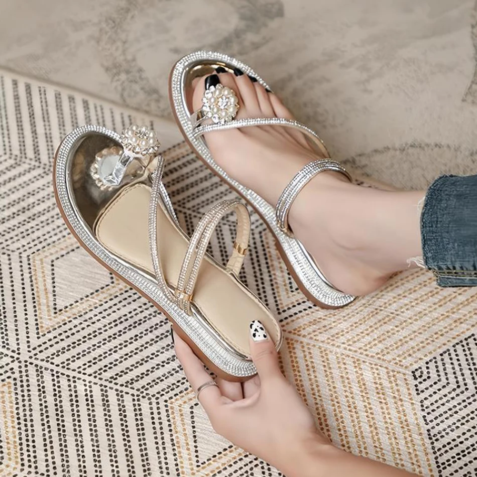 The 2025 new summer sandals with a wedge heel, mid-heel women's shoes fashion, toe clip-on rhinestone two-wear sandals
The 2025 new summer sandals with a wedge heel, mid-heel women's shoes fashion, toe clip-on rhinestone two-wear sandals