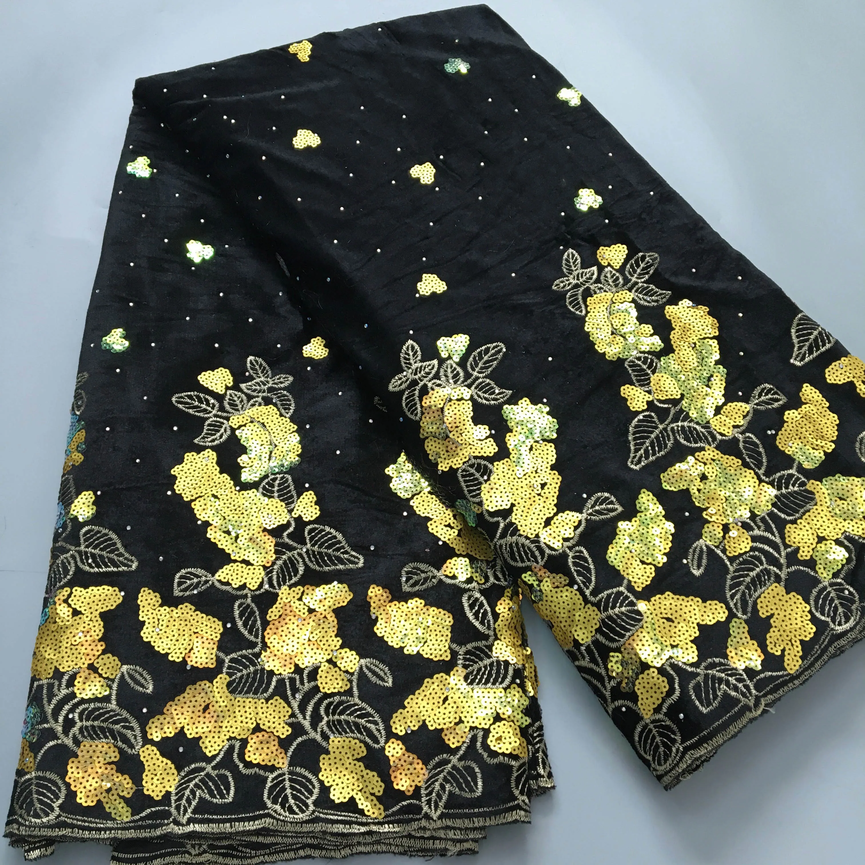 Французская Тюлевая кружевная ткань 2024, Высококачественная африканская Бархатная кружевная ткань с блестками для женщин, платья для свадебной вечеринки, шитье A3996
Французская Тюлевая кружевная ткань 2024, Высококачественная африканская Бархатная кружевная ткань с блестками для женщин, платья для свадебной вечеринки, шитье A3996