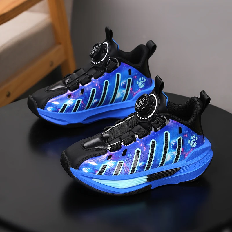 Детские баскетбольные кроссовки с вращающейся пряжкой, легкая повседневная спортивная обувь для мальчиков, нескользящие кроссовки на платформе, детские кроссовки
Детские баскетбольные кроссовки с вращающейся пряжкой, легкая повседневная спортивная обувь для мальчиков, нескользящие кроссовки на платформе, детские кроссовки