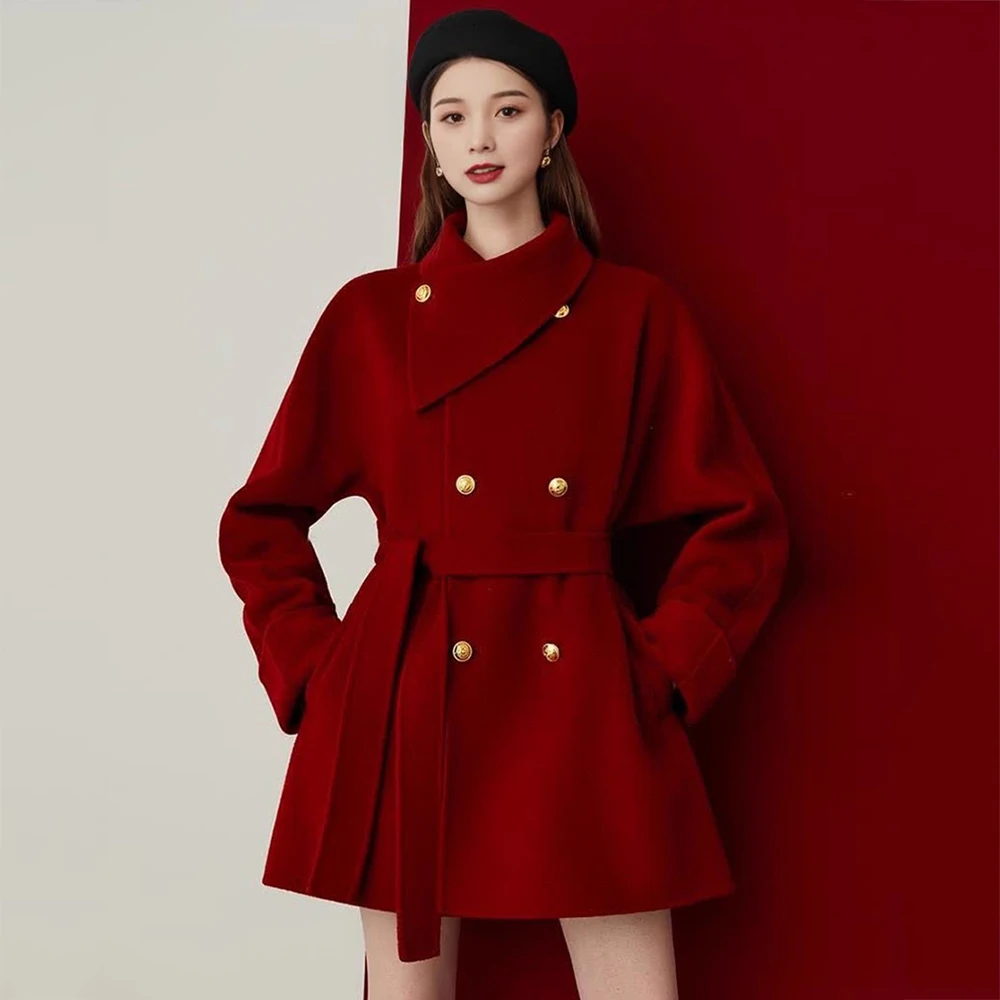 Women Cotton Liner Wool Blended Coat Autumn Winter Fashion Asymmetric Turn-down Collar Slim Waist with Belt Short Woolen Coat
Women Cotton Liner Wool Blended Coat Autumn Winter Fashion Asymmetric Turn-down Collar Slim Waist with Belt Short Woolen Coat