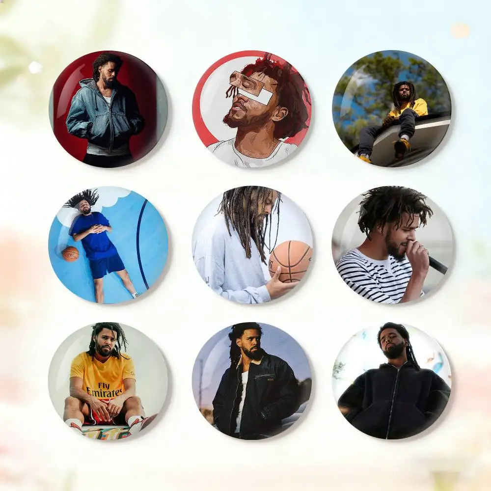 Rapper Singer J C-Cole-S Badge Tinplate Soft Button Pin Brooch Metal Badge Custom Jewelry Accessories Hat Bag Lapel
Rapper Singer J C-Cole-S Badge Tinplate Soft Button Pin Brooch Metal Badge Custom Jewelry Accessories Hat Bag Lapel