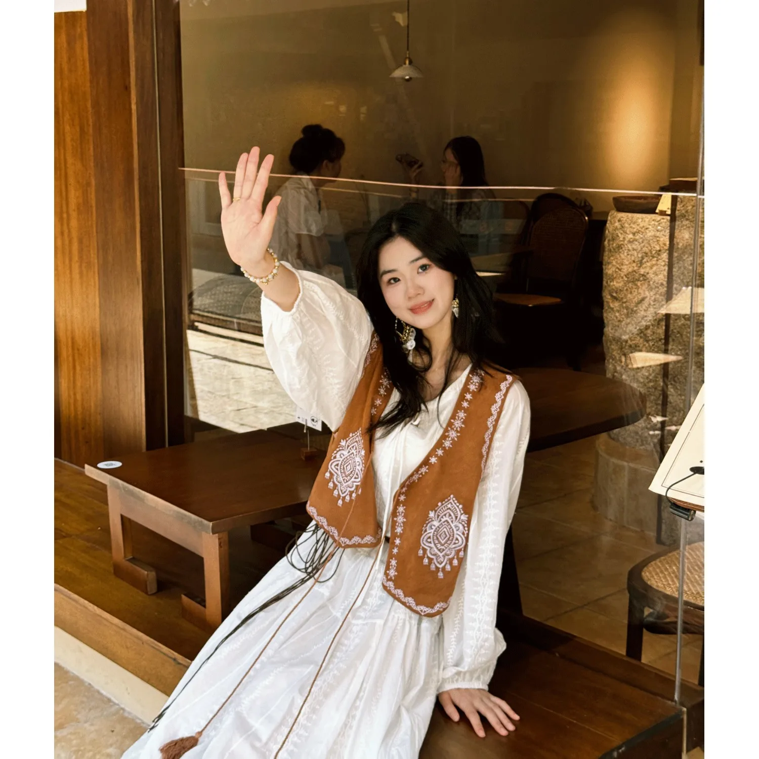 Bohemian Style Embroidered Belted Vest Women's Short Sleeveless V-Neck Summer Top Polyester Fabric Outerwear Casual Wear
Bohemian Style Embroidered Belted Vest Women's Short Sleeveless V-Neck Summer Top Polyester Fabric Outerwear Casual Wear