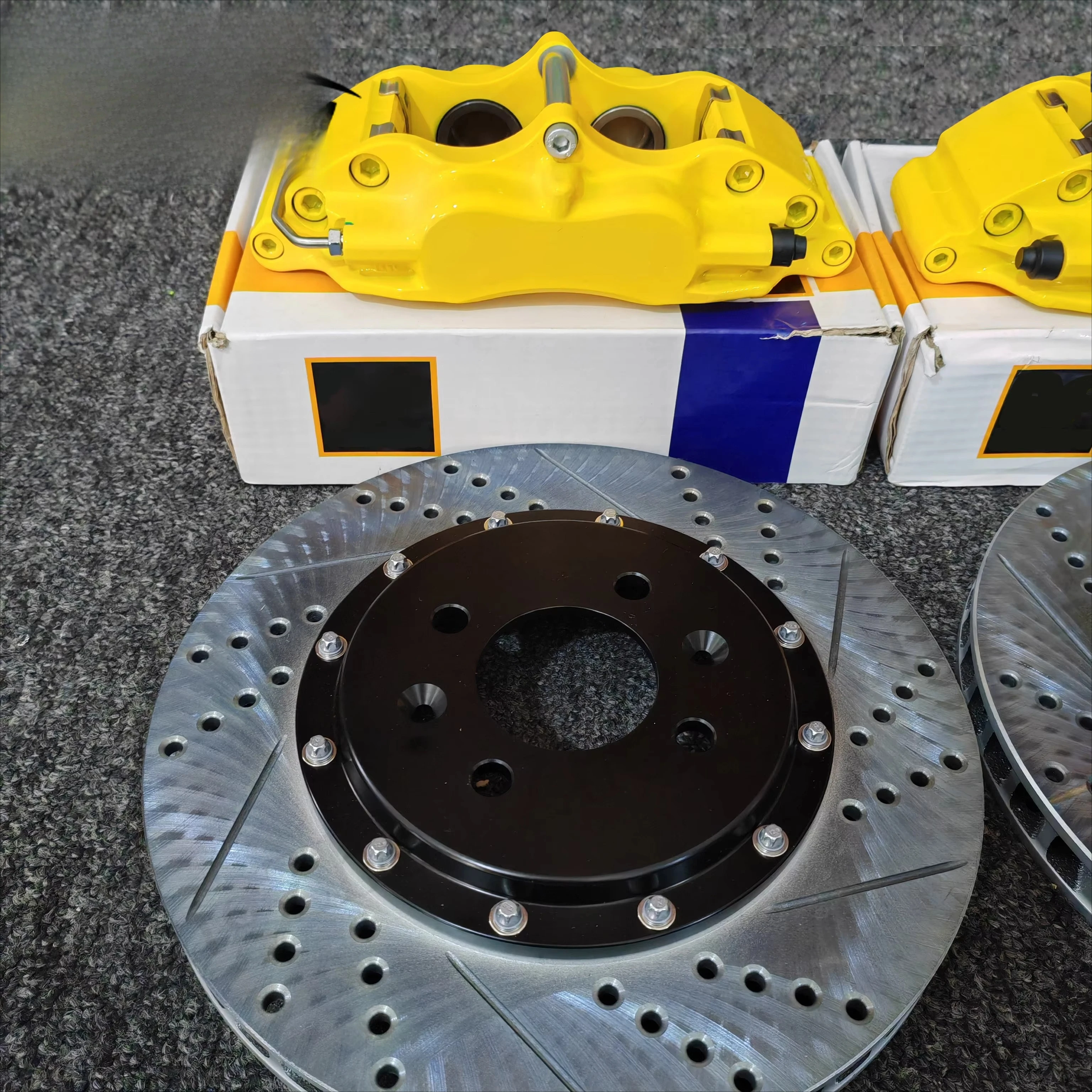 for 595 500 695 500C 124 Pulses Brake Accessory Kit 5200 4 Pot 330mm Brake Disc Brake Caliper Kit
for 595 500 695 500C 124 Pulses Brake Accessory Kit 5200 4 Pot 330mm Brake Disc Brake Caliper Kit