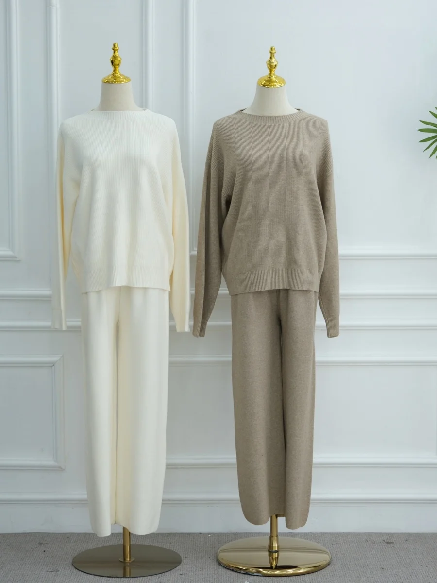 Muslim Women Autumn and Winter Thick Knitted Arabic Dubai Abaya modest Clothing Set Solid Ramadan Robe Femme Islam Two Piece Set
Muslim Women Autumn and Winter Thick Knitted Arabic Dubai Abaya modest Clothing Set Solid Ramadan Robe Femme Islam Two Piece Set