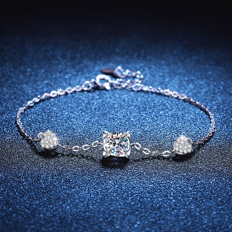 Platinum PT950 18K Gold Bracelet, Women's Classic Bull Head Heart Bracelet, Adjustable Moissanite D Color 1-carat Bracelet
Platinum PT950 18K Gold Bracelet, Women's Classic Bull Head Heart Bracelet, Adjustable Moissanite D Color 1-carat Bracelet