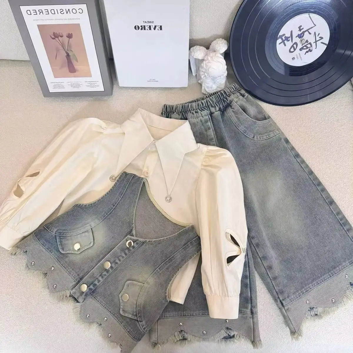Girls' Spring and Autumn Set Fashion New Style Outfit Children's Deinm Vest Shirt Pants 3-Piece Set 2 4 6 8 10 12Y
Girls' Spring and Autumn Set Fashion New Style Outfit Children's Deinm Vest Shirt Pants 3-Piece Set 2 4 6 8 10 12Y