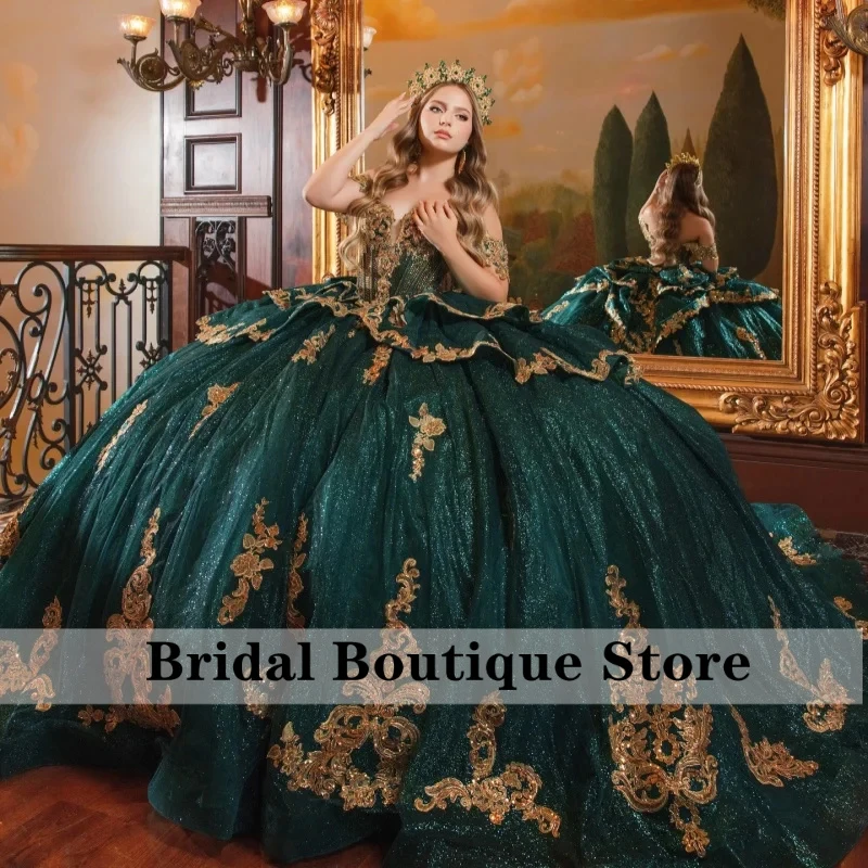 Shiny Dark Green Quinceanera Dress off-shoulder Golden Glitter Crystal Decal Layering Long tail Bow vestidos de 15 Quinceanera
Shiny Dark Green Quinceanera Dress off-shoulder Golden Glitter Crystal Decal Layering Long tail Bow vestidos de 15 Quinceanera 