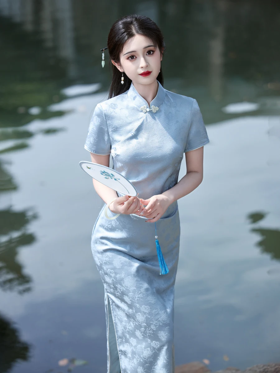 Blue Young Girl's Modified Traditional Chinese Style Long Qipao Dress Waist-Cinching Breathable Short Sleeve Summer New Arrival
Blue Young Girl's Modified Traditional Chinese Style Long Qipao Dress Waist-Cinching Breathable Short Sleeve Summer New Arrival