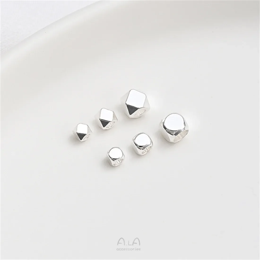 Thick Silver Versatile Cut Corner Beads Square Scattered Beads Separated Beads DIY Handmade String Jewelry Materials Accessories
Thick Silver Versatile Cut Corner Beads Square Scattered Beads Separated Beads DIY Handmade String Jewelry Materials Accessories