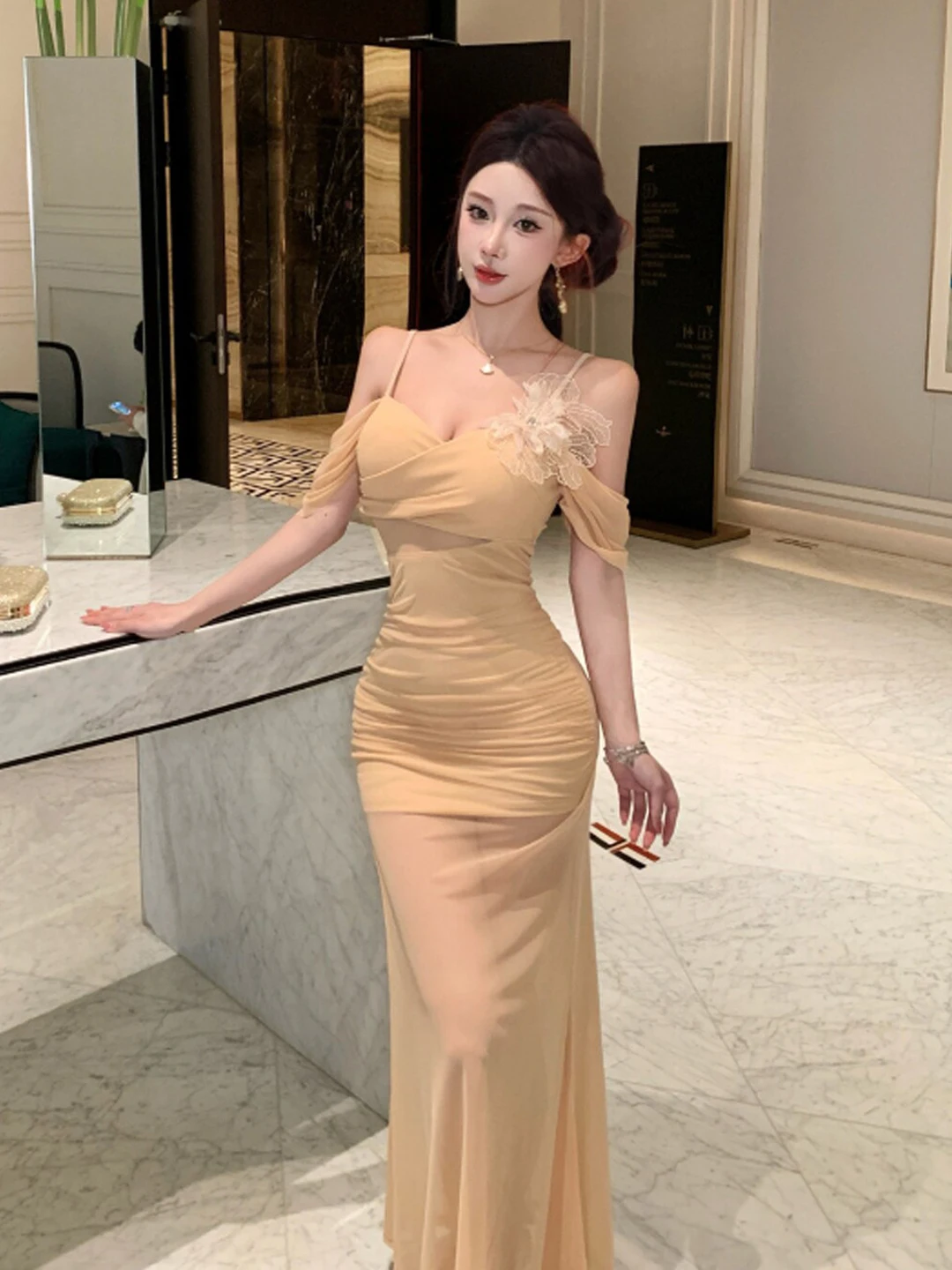 Sexy One-Shoulder Bodycon Long Dress Unique Design Sensual Sister Style High Waist Polymide Fiber Summer Dress for Women
Sexy One-Shoulder Bodycon Long Dress Unique Design Sensual Sister Style High Waist Polymide Fiber Summer Dress for Women