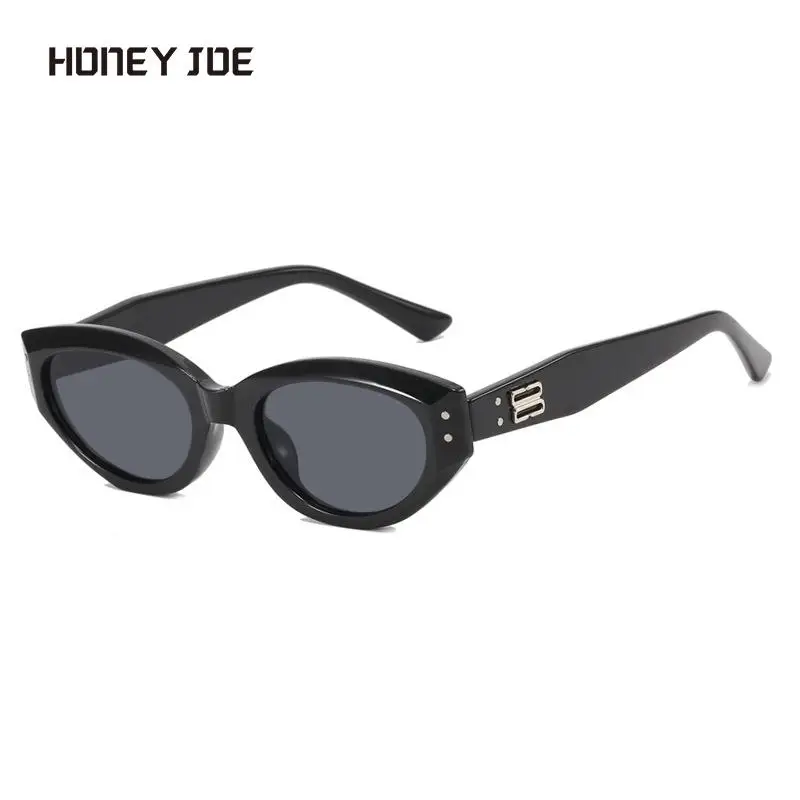 Винтажные маленькие солнцезащитные очки «кошачий глаз» для женщин и мужчин, корейские женские солнцезащитные очки в горошек, брендовые дизайнерские пляжные очки для покупок на открытом воздухе, UV400
Винтажные маленькие солнцезащитные очки «кошачий глаз» для женщин и мужчин, корейские женские солнцезащитные очки в горошек, брендовые дизайнерские пляжные очки для покупок на открытом воздухе, UV400