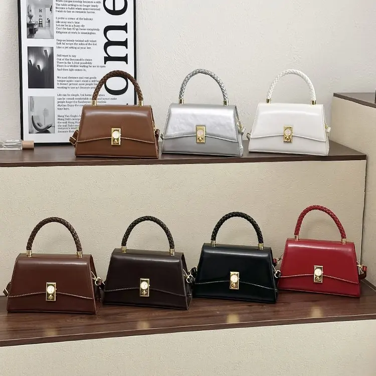 Vintage Luxury Messenger Bag And Popular Fashionable Diaper Bags For Commuter Elegant Leather Stylish Tote
Vintage Luxury Messenger Bag And Popular Fashionable Diaper Bags For Commuter Elegant Leather Stylish Tote
