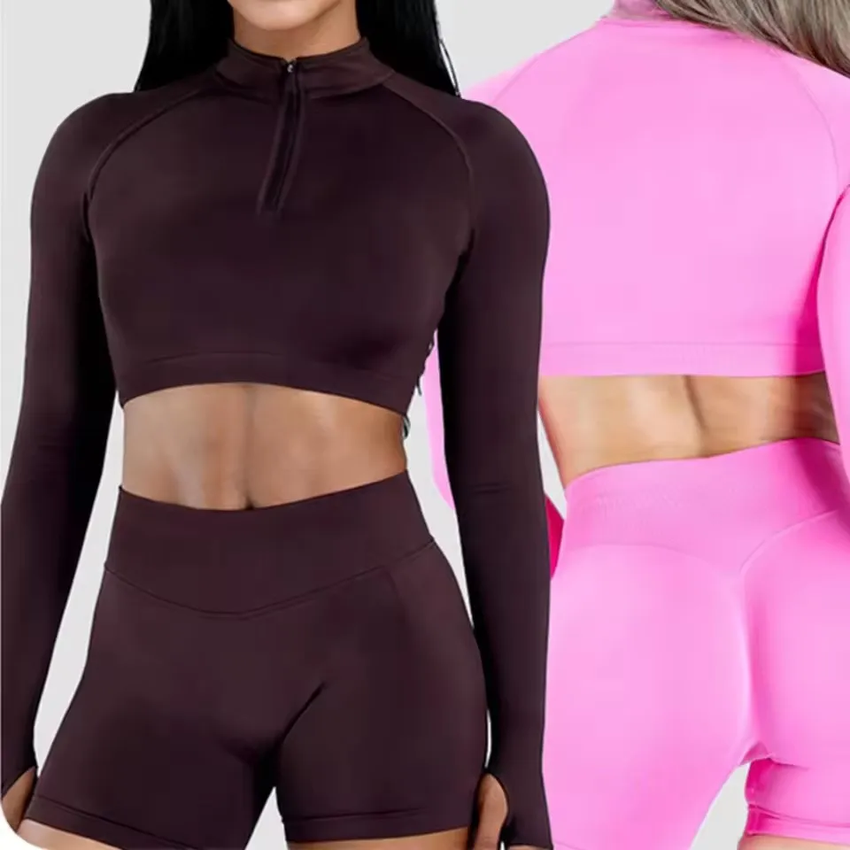 Комплект для йоги D-LOGO, 2 предмета: укороченный топ на молнии с длинным рукавом и удлиненные спортивные шорты. Костюм для фитнеса, бега и тренировок.
Комплект для йоги D-LOGO, 2 предмета: укороченный топ на молнии с длинным рукавом и удлиненные спортивные шорты. Костюм для фитнеса, бега и тренировок.