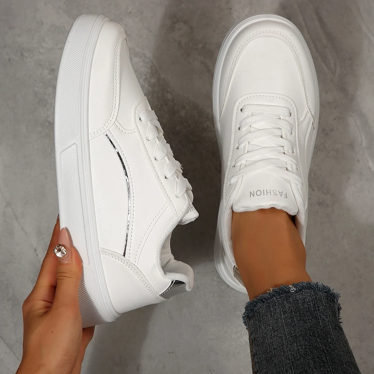 2025 New Women Casual Shoes Luxury Casual Flat Shoes Female Lace Up Leather Walking Sneakers Thick Sole Outdoor Fashion Shoes
2025 New Women Casual Shoes Luxury Casual Flat Shoes Female Lace Up Leather Walking Sneakers Thick Sole Outdoor Fashion Shoes
