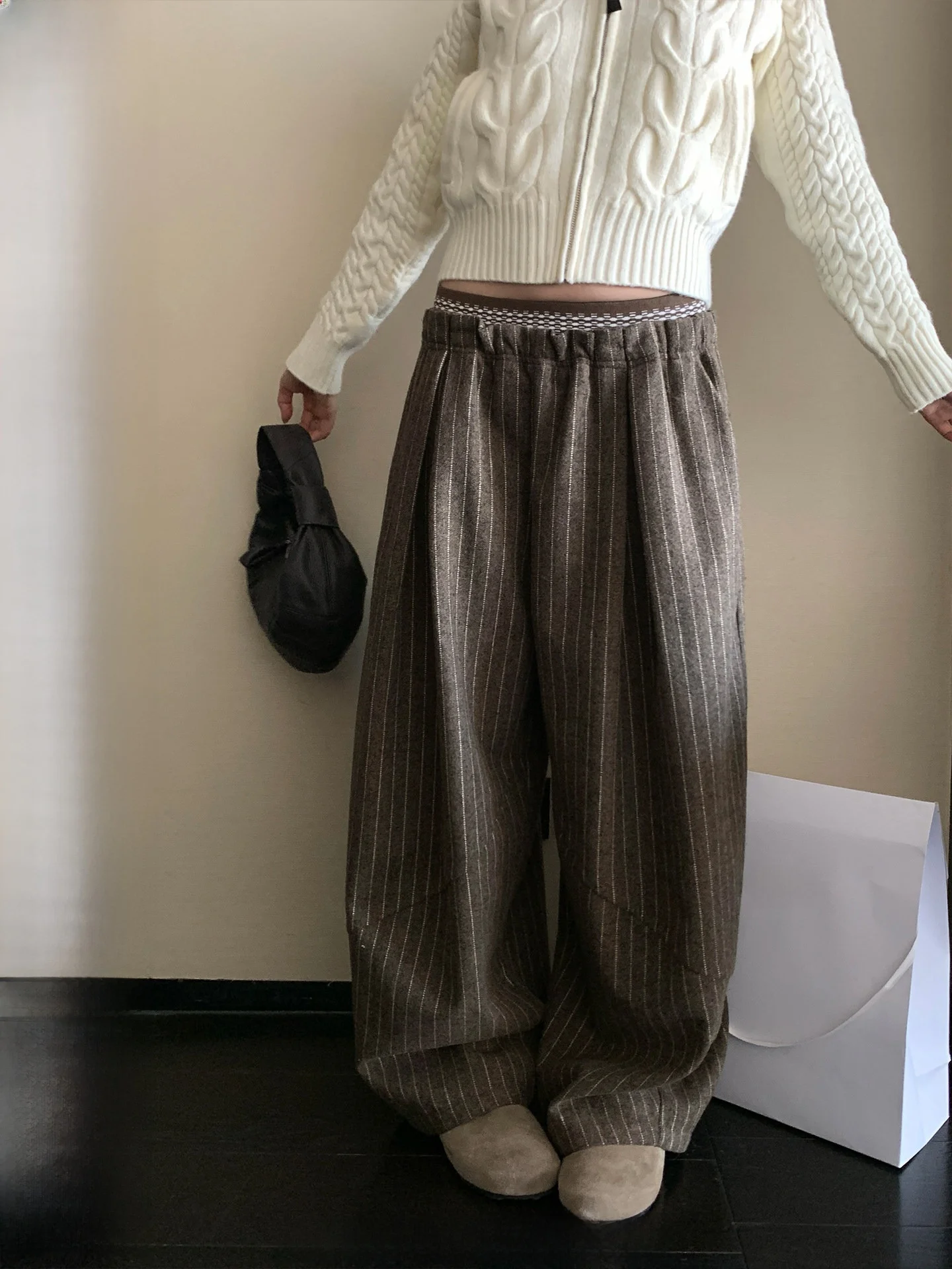 Casual Woolen Knitted Wide Leg Pants Striped Pattern Loose Fit Comfortable Leisure Trousers for Women Ranwear Brand
Casual Woolen Knitted Wide Leg Pants Striped Pattern Loose Fit Comfortable Leisure Trousers for Women Ranwear Brand