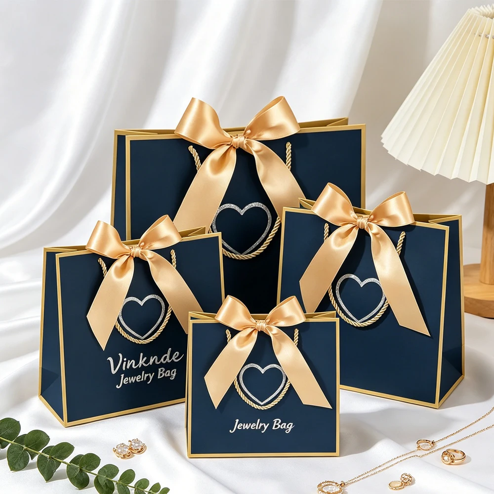 100Pcs/Lot Custom Logo Bowknot Ribbon Gift Tote Bags Paper Jewelry Packaging Bag for Clothing Shoe Cosmetic Wedding Storage Sack
100Pcs/Lot Custom Logo Bowknot Ribbon Gift Tote Bags Paper Jewelry Packaging Bag for Clothing Shoe Cosmetic Wedding Storage Sack