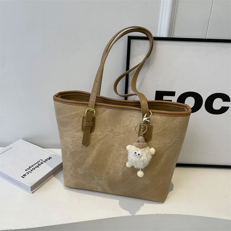 The new casual and versatile large-capacity tote bag is a light luxury texture hand-held armpit bag
The new casual and versatile large-capacity tote bag is a light luxury texture hand-held armpit bag
