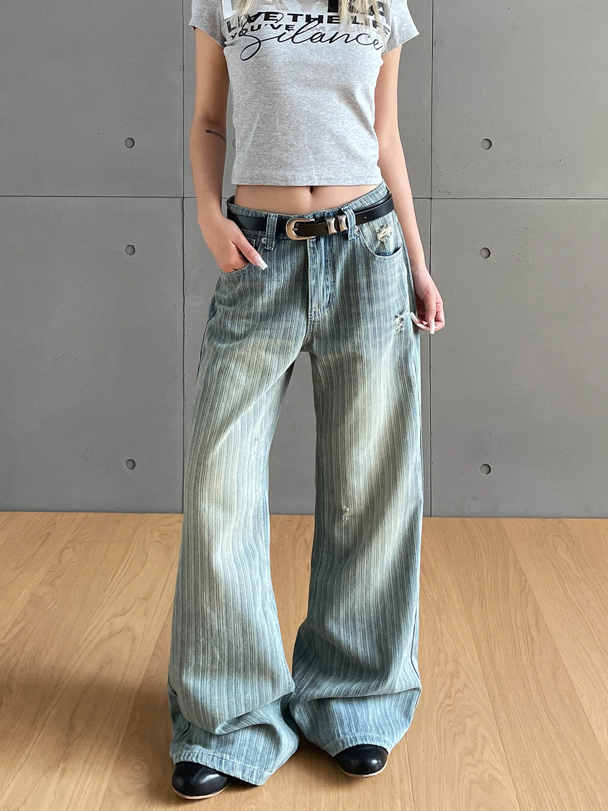 Retro American Washed Vertical Striped Loose Fit Jeans Men Women High Street Cleanfit Micro Flared Hole Jeans Casual Straight...
Retro American Washed Vertical Striped Loose Fit Jeans Men Women High Street Cleanfit Micro Flared Hole Jeans Casual Straight...